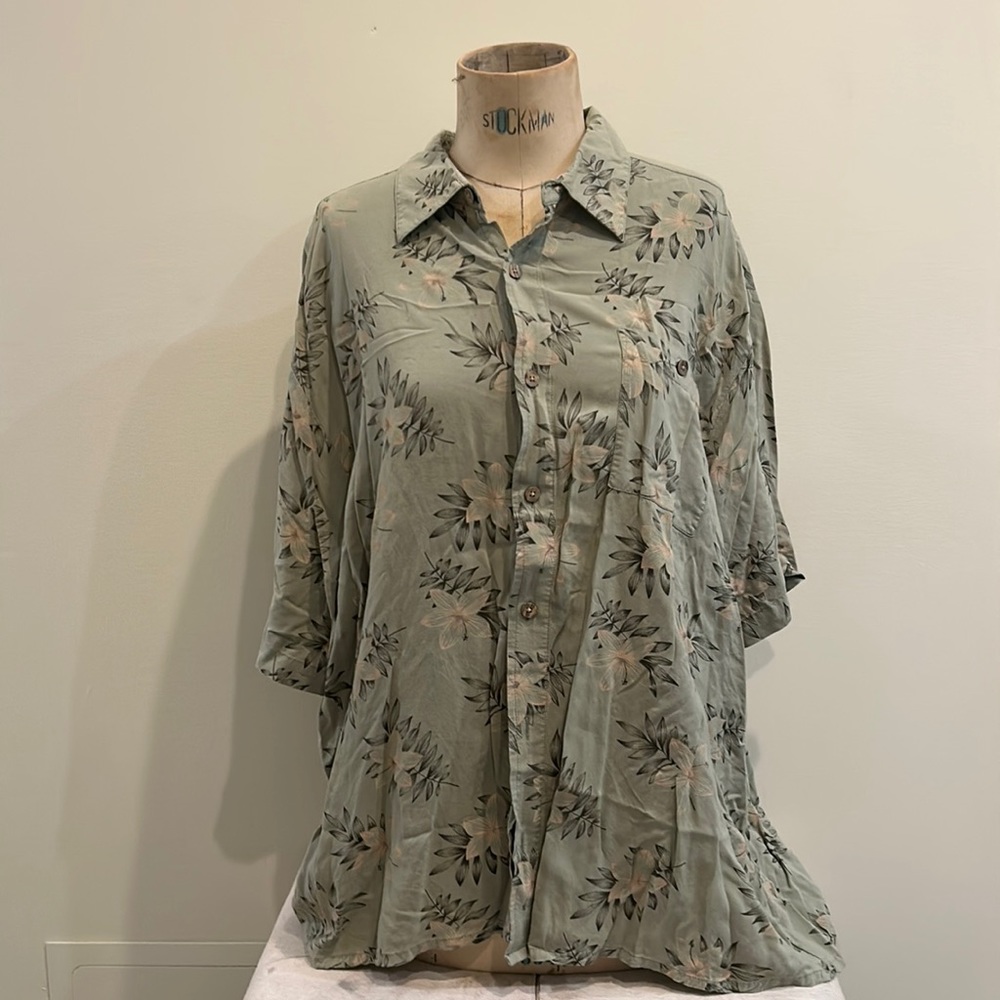 Vintage floral button up tee